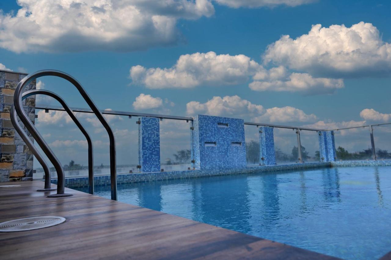 Hotel Silver Land New Digha With Rooftop Pool Екстериор снимка