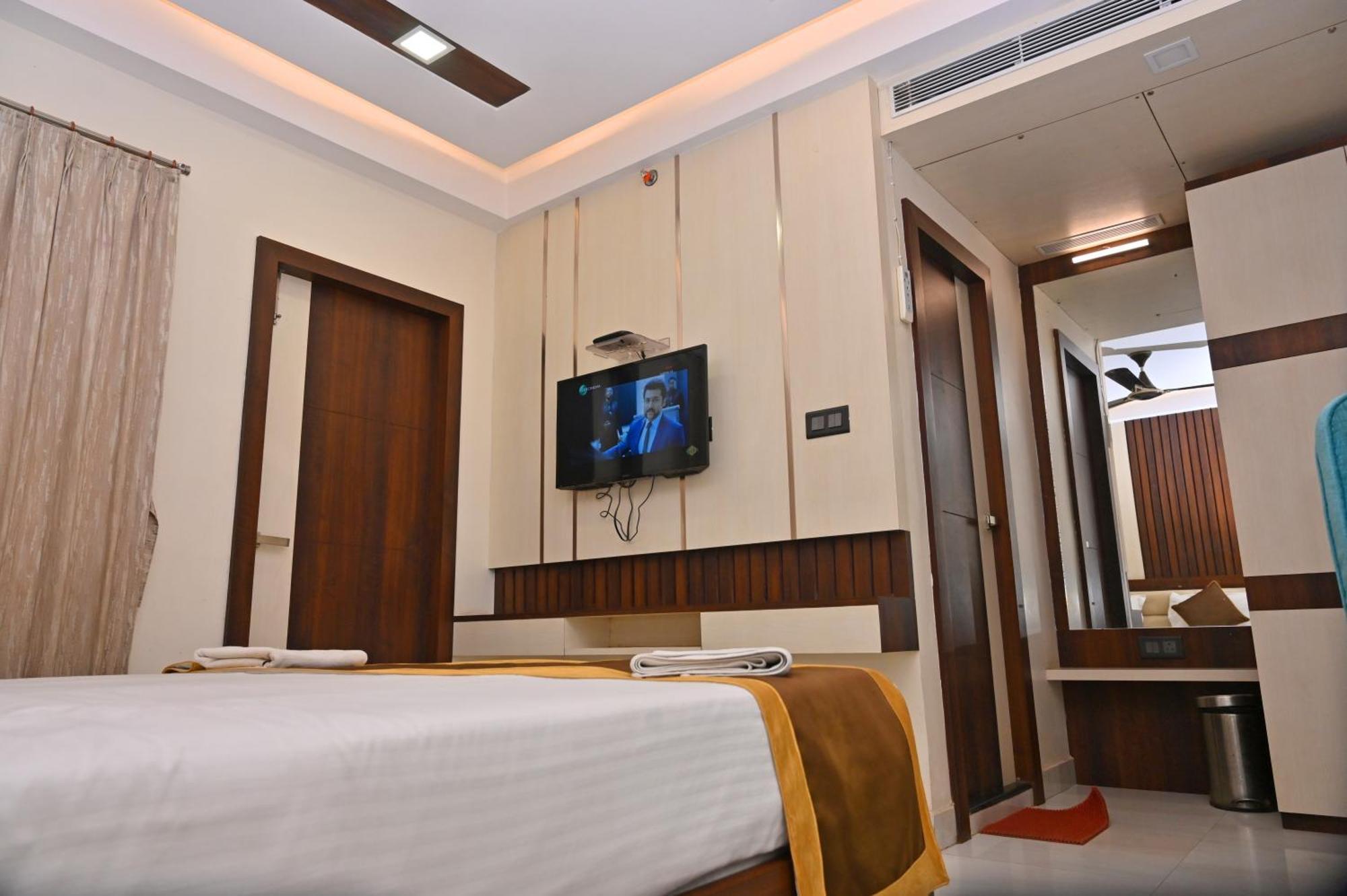 Hotel Silver Land New Digha With Rooftop Pool Екстериор снимка